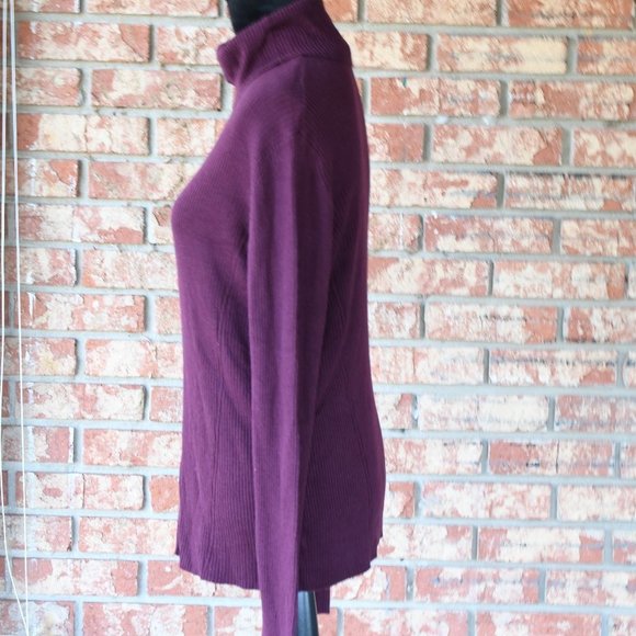 14TH & Union Burgundy Top - Picture 4 of 7